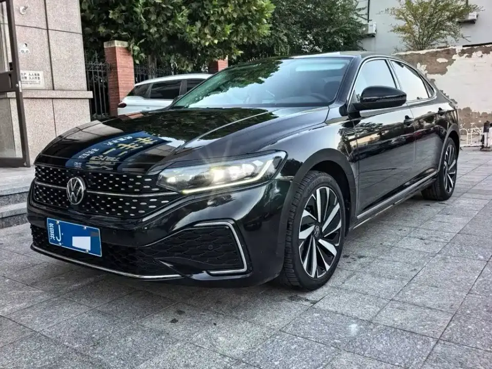 Volkswagen Passat 330TSI Starlight Elite Edition 2022