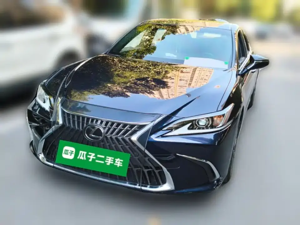 Lexus ES 200 Premium Edition 2024