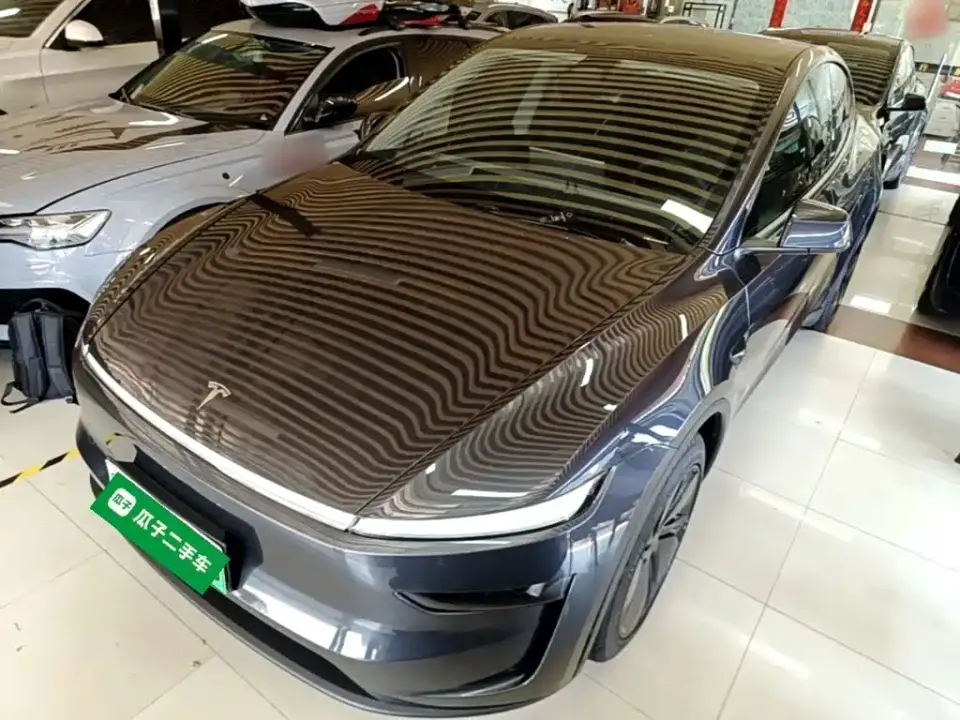 Tesla Model Y Rear-Wheel Drive 2025