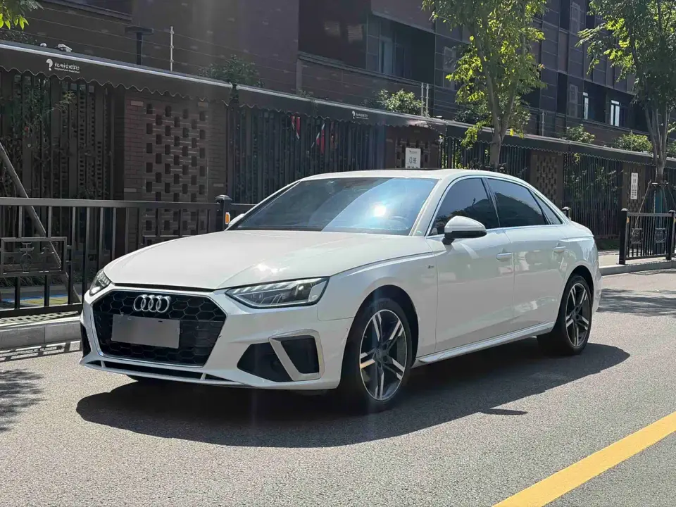 Audi A4L 40 TFSI Luxury Dynamic 2021