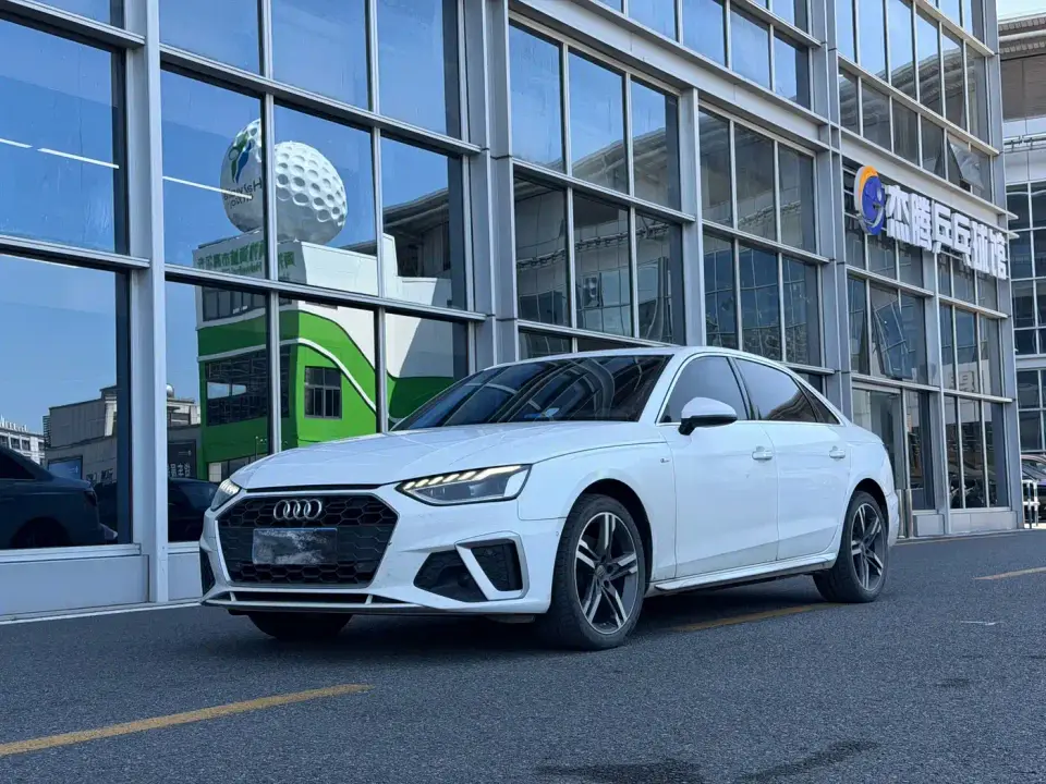 Audi A4L 40 TFSI Luxury Dynamic 2021