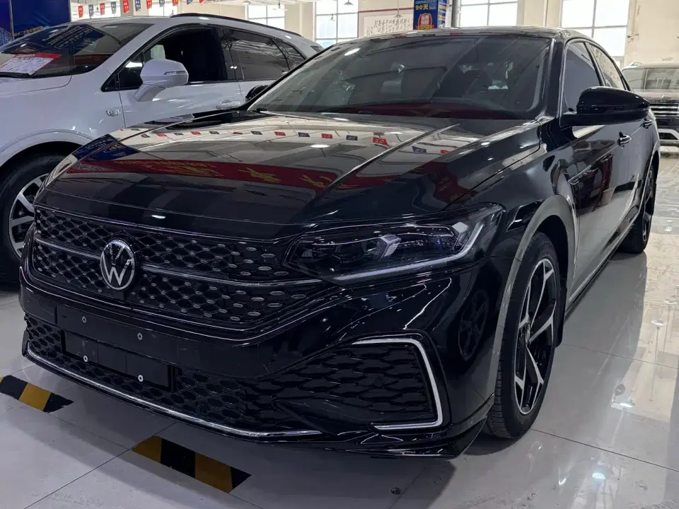 Volkswagen Passat 330TSI Starlight Elite Edition 2023
