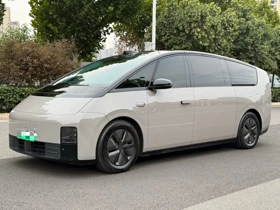Li Auto MEGA Ultra 2024