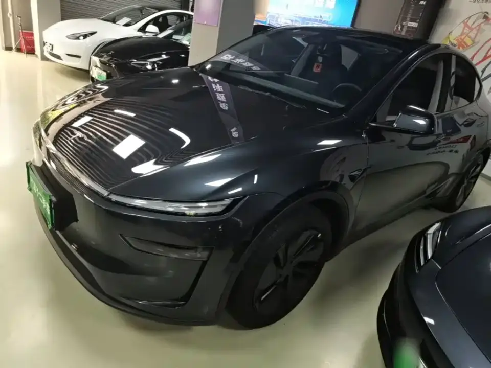 Tesla Model Y Rear-Wheel Drive 2025