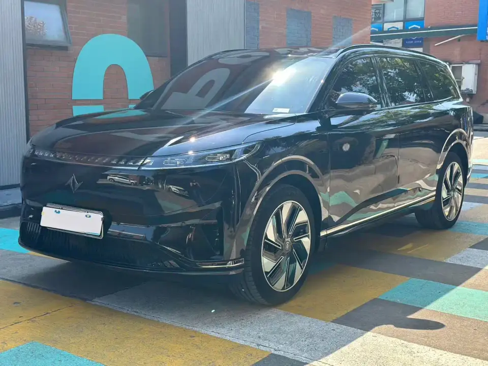 Dongfeng Yipai eπ008 636Max Pure Electric 6-Seater 2024