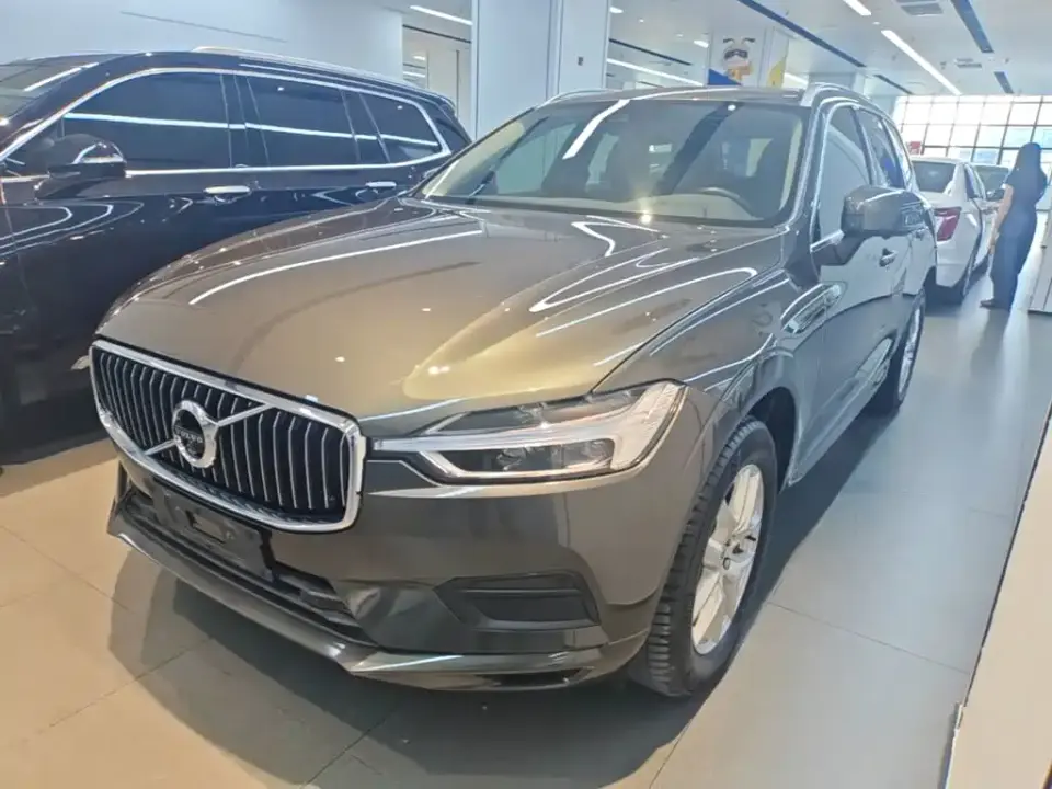 Volvo XC60 T5 4WD Intelligent Ease China VI 2019