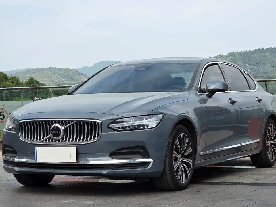 Volvo S90 B5 Momentum Luxury Edition 2022