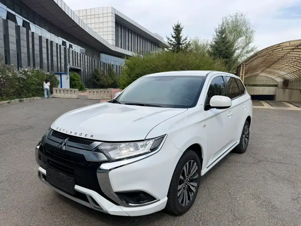 Mitsubishi Outlander Facelift 2.0L 2WD Comfort Edition 5-Seater 2022