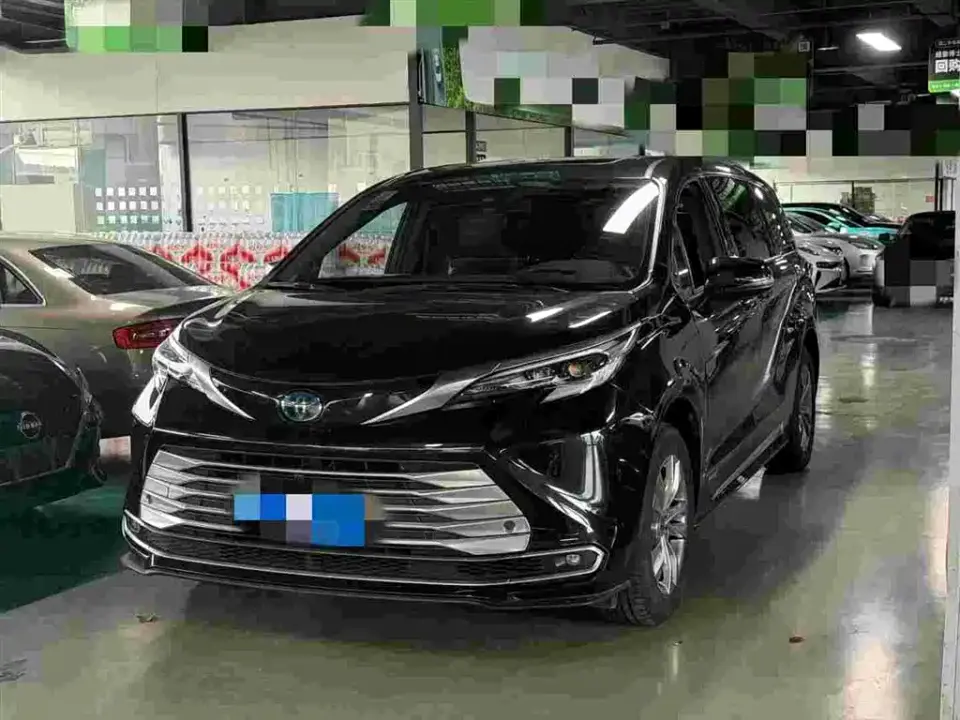 Toyota Sienna 2.5L Hybrid Platinum Edition 2022