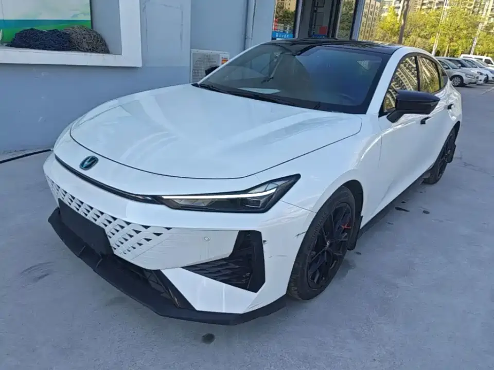 Changan UNI-V 1.5T Deluxe 2025