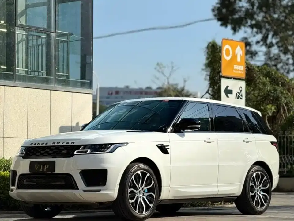 Land Rover Range Rover Sport 3.0 L6 Gloss Black Edition 2022
