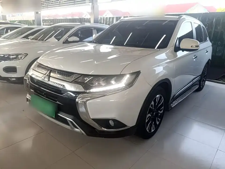 Mitsubishi Outlander 2.4L 4WD Luxury 5-seater 2020