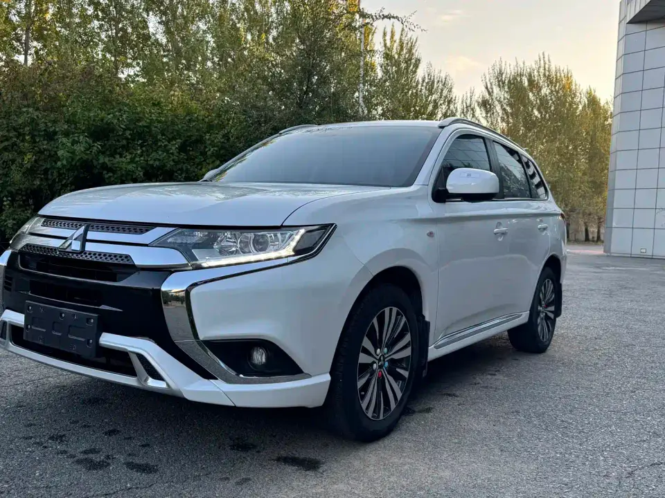 Mitsubishi Outlander Facelift 2.0L 2WD Comfort Edition 5-Seater 2022