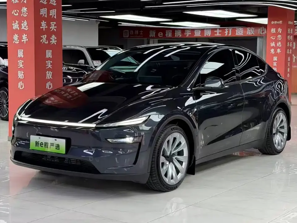 Tesla Model Y Model Rear-Wheel Drive Launch Edition 2025