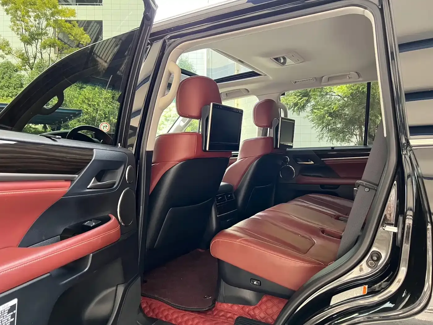 Lexus LX 570 Peak Special Edition 2020 — фото 10