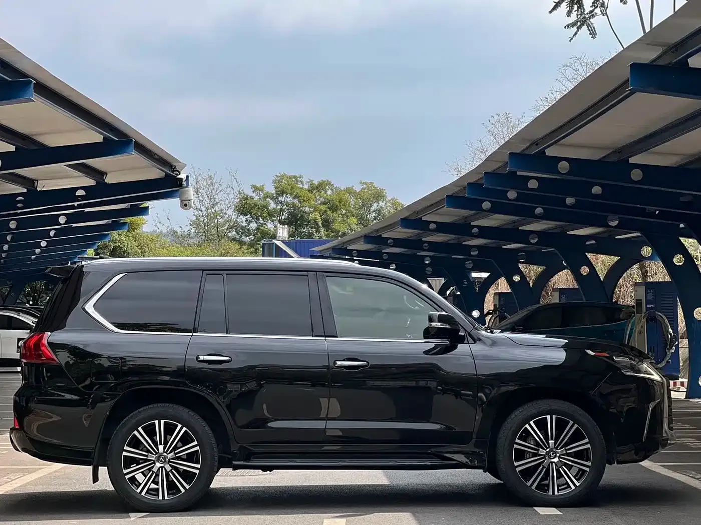 Lexus LX 570 Peak Special Edition 2020 — фото 5
