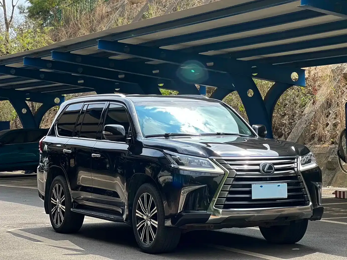 Lexus LX 570 Peak Special Edition 2020 — фото 3