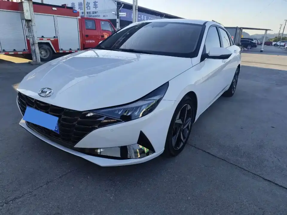 Hyundai Elantra 1.5L CVT LUX Premium Edition 2021