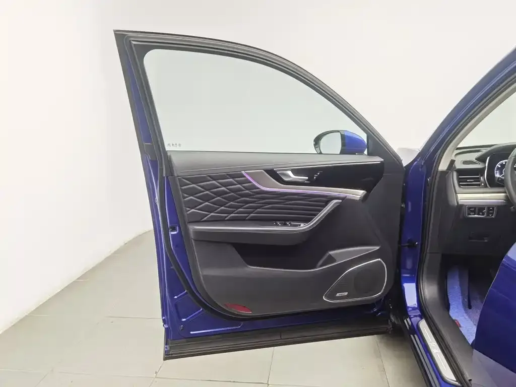 Hongqi HS5 Facelift 2.0T Smart Flag Enjoyment Edition 2022 — фото 8