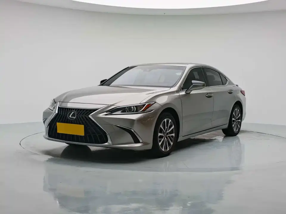 Lexus ES 300h Excellence Edition 2022