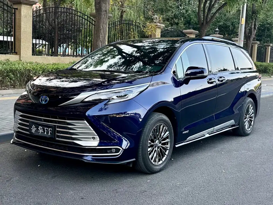 Toyota Sienna 2.5L Hybrid Platinum Edition 2022
