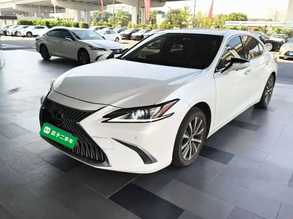 Lexus ES 200 Excellence 2019
