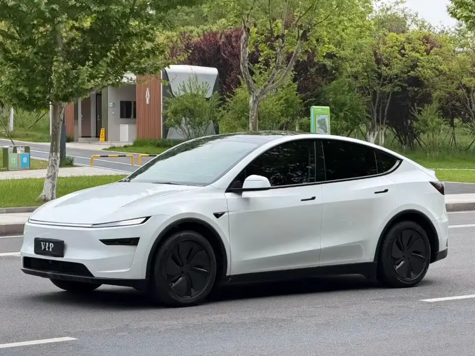 Tesla Model Y Rear-Wheel Drive 2025
