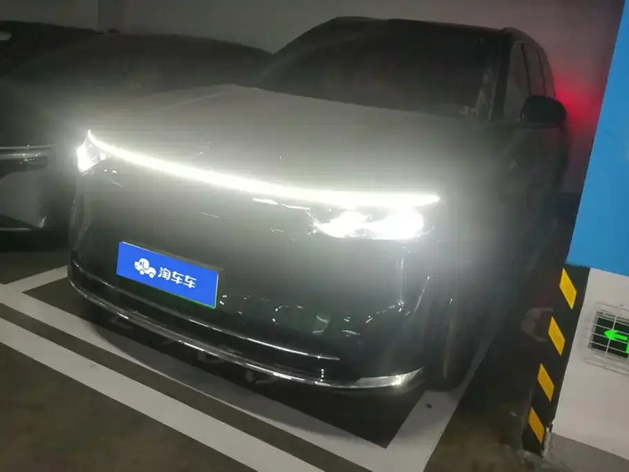 AITO Wenjie AITO M8 Range Extender Max+ Edition 53.4kWh 5-seater 2025