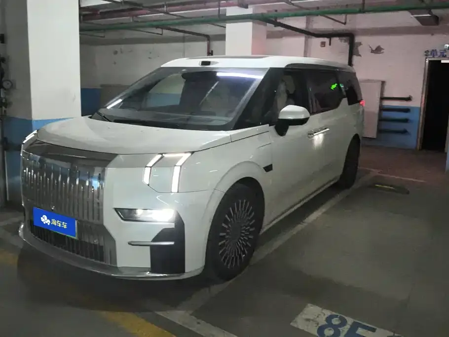 Zeekr 009 7-Seat Aisle AWD Version 108kWh 2024
