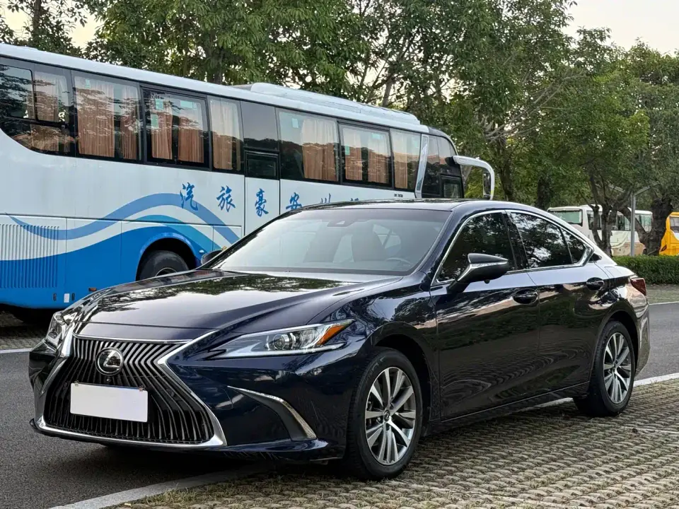 Lexus ES Model 260 Excellence Edition 2021