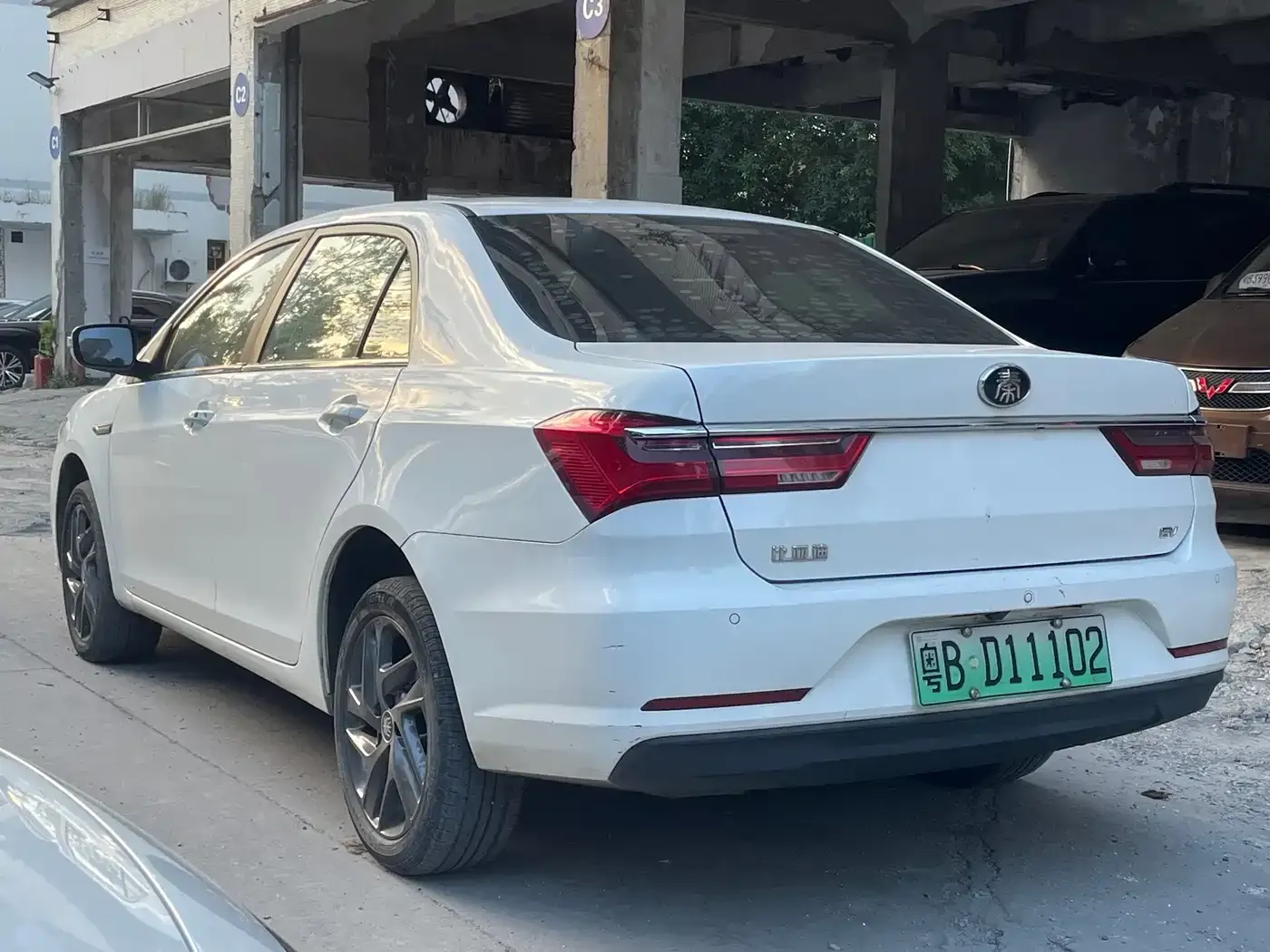 BYD Qin New Energy Long Range Luxury Edition 2020 — фото 4