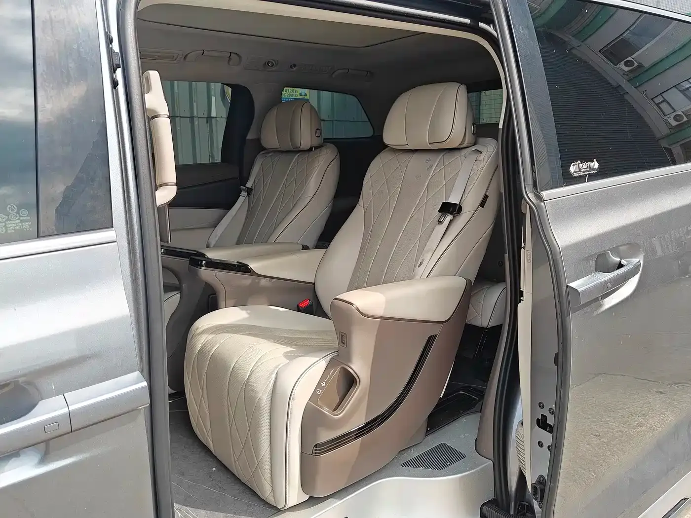 Denza D9 DM-i 970 AWD Flagship 2023 — фото 16