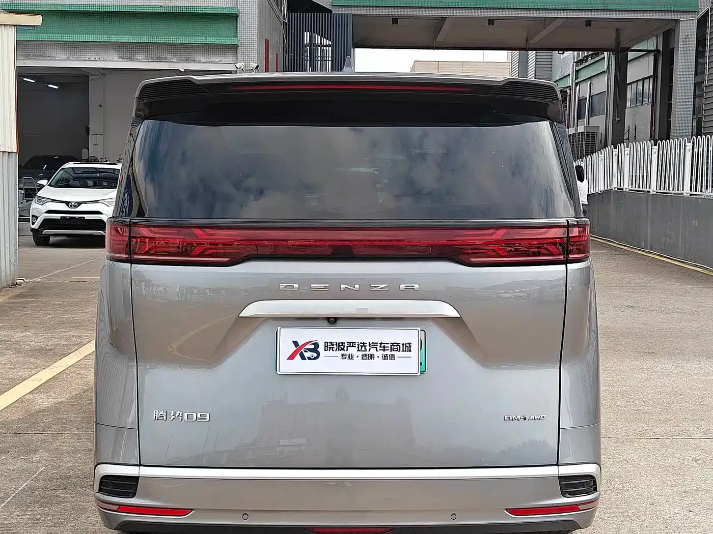 Denza D9 DM-i 970 AWD Flagship 2023 — фото 6