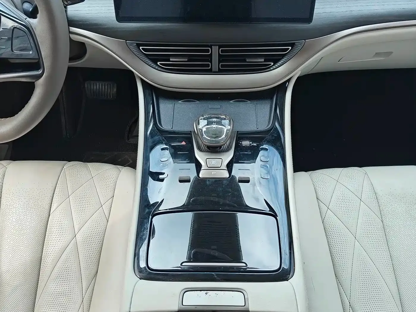 Denza D9 DM-i 970 AWD Flagship 2023 — фото 13