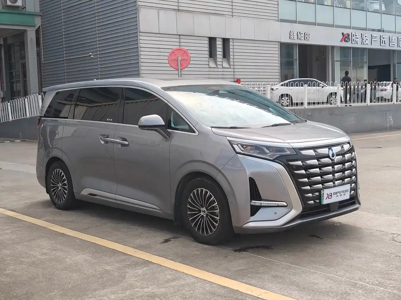 Denza D9 DM-i 970 AWD Flagship 2023 — фото 3