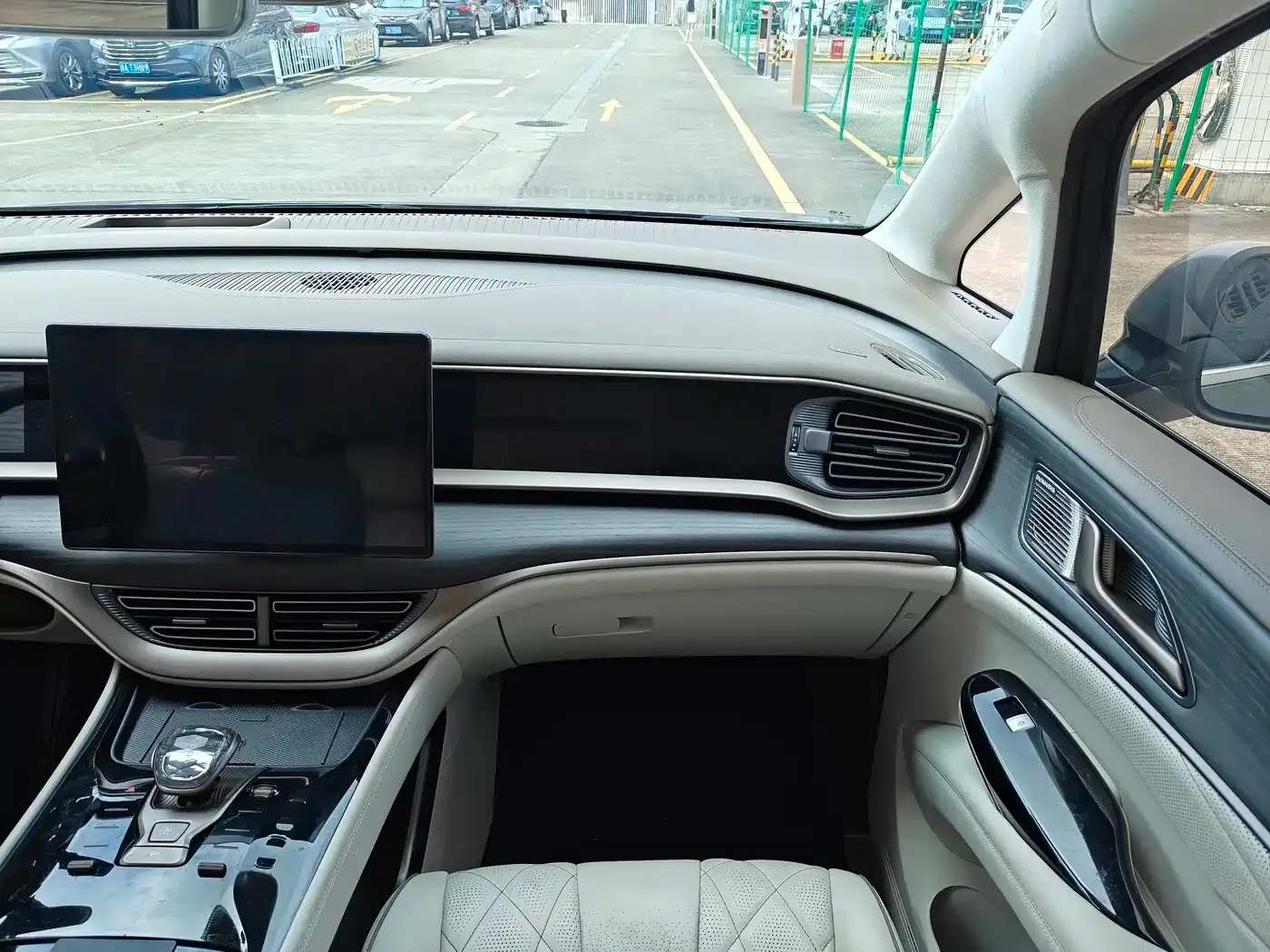 Denza D9 DM-i 970 AWD Flagship 2023 — фото 12