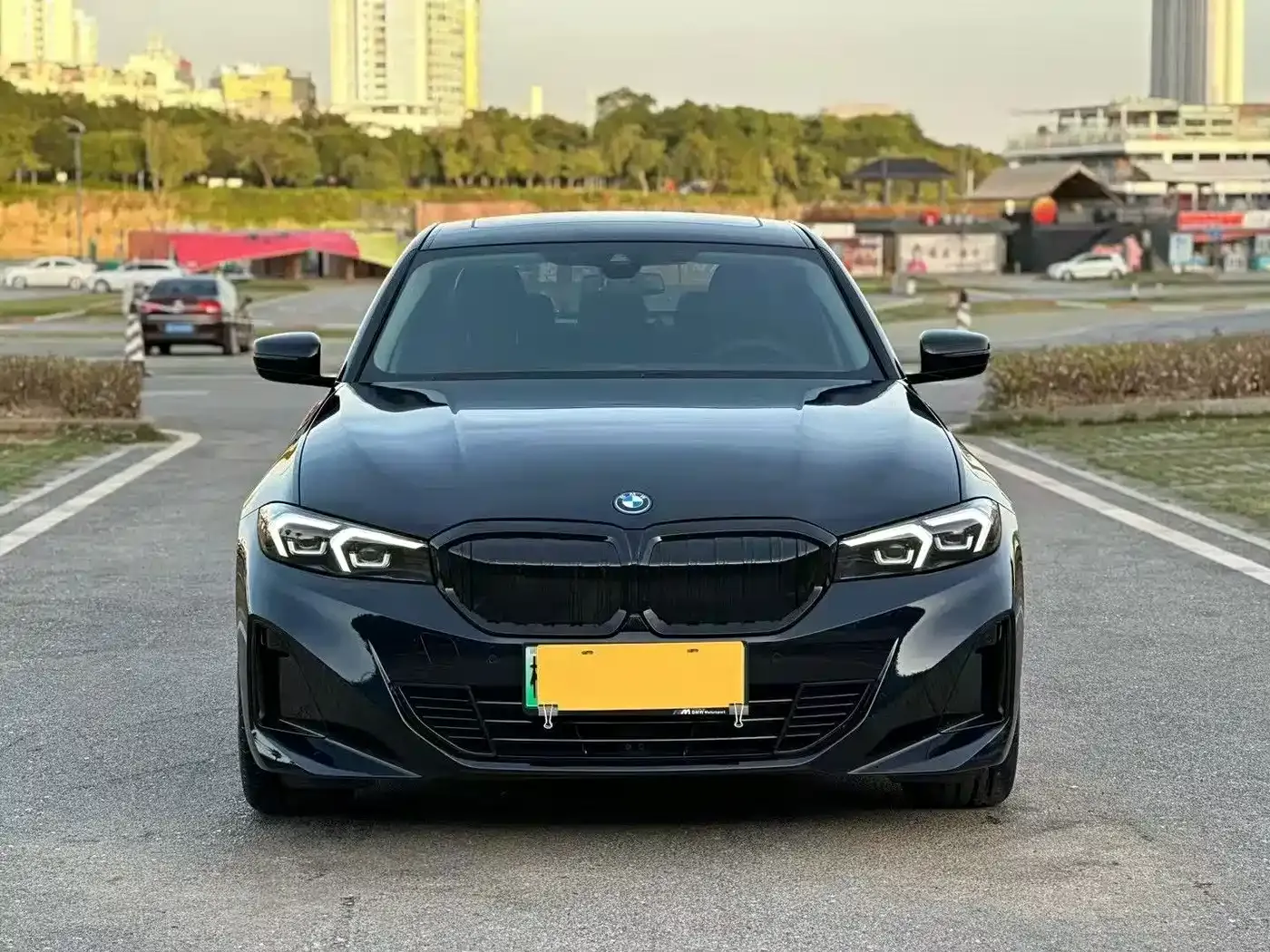 BMW i3 eDrive 40 L Shadowline Package 2023 — фото 2