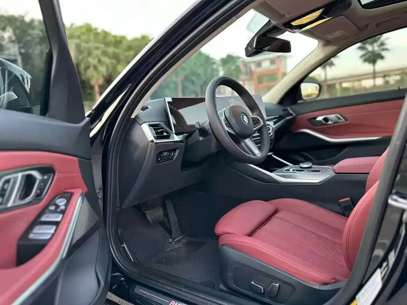 BMW i3 eDrive 40 L Shadowline Package 2023 — фото 7