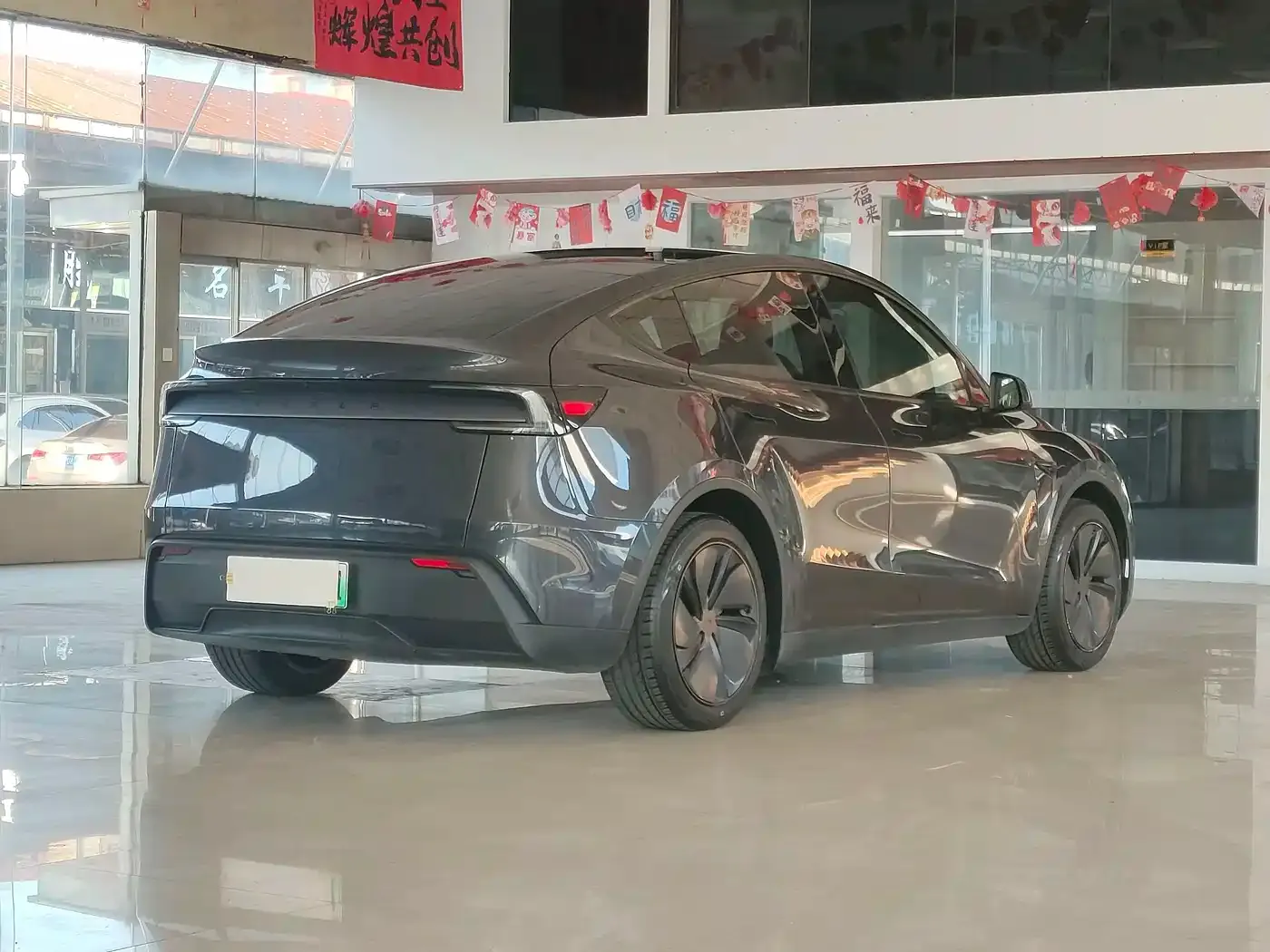 Tesla Model Y Rear-Wheel Drive 2025 — фото 4