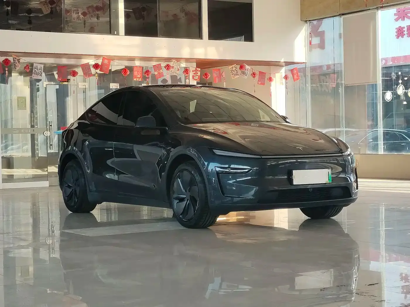 Tesla Model Y Rear-Wheel Drive 2025 — фото 3