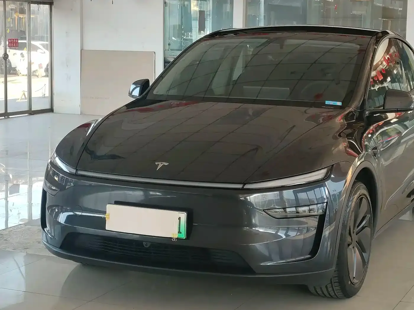 Tesla Model Y Rear-Wheel Drive 2025 — фото 9