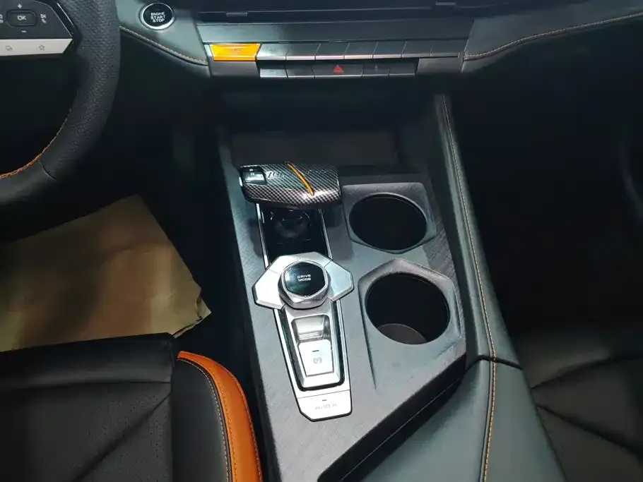 Changan UNI-V 1.5T Luxury Edition 2024 — фото 16