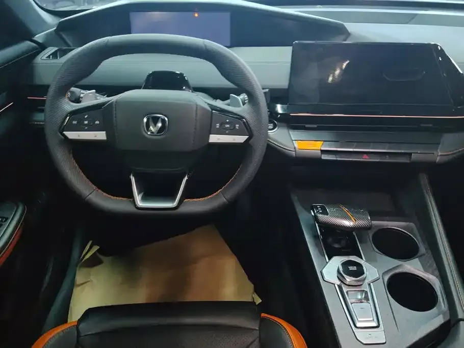 Changan UNI-V 1.5T Luxury Edition 2024 — фото 12