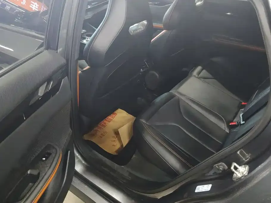 Changan UNI-V 1.5T Luxury Edition 2024 — фото 11