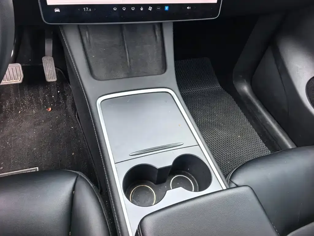 Tesla Model Y Rear-Wheel Drive Version 2024 — фото 13