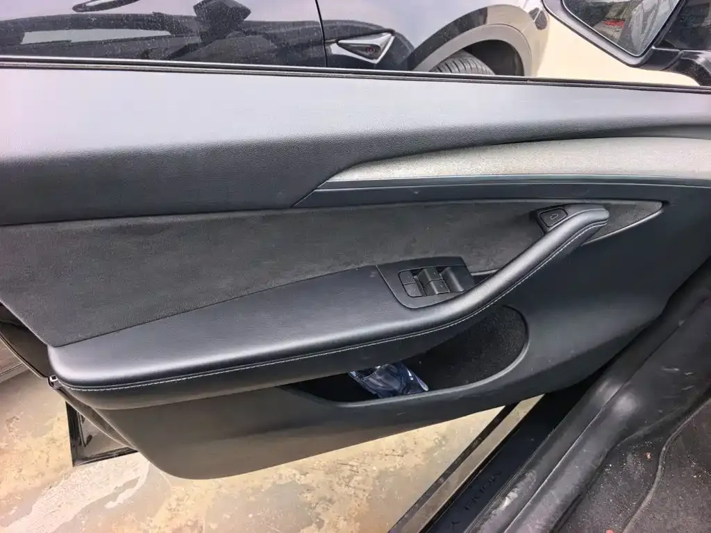 Tesla Model Y Rear-Wheel Drive Version 2024 — фото 6