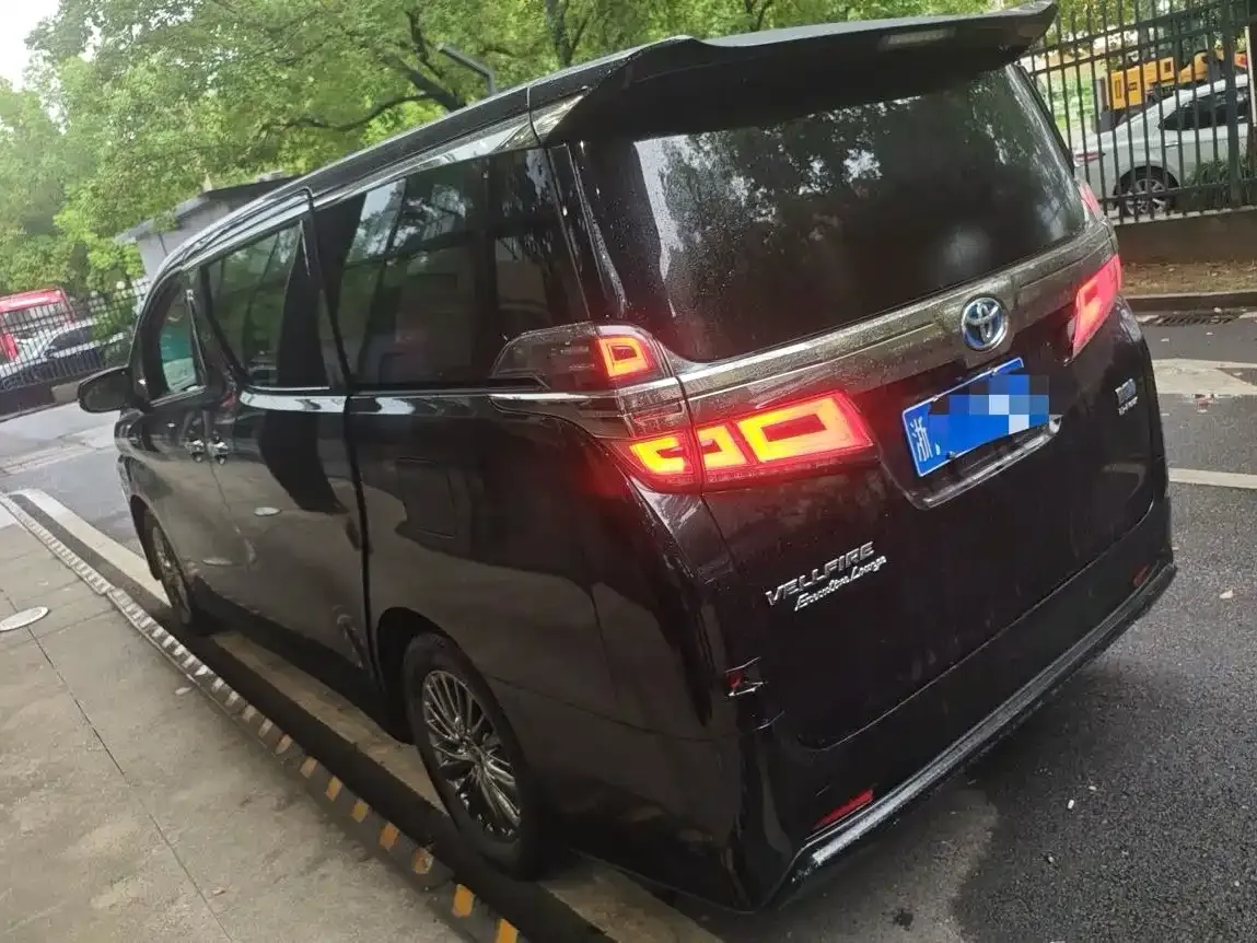 Toyota Vellfire Hybrid 2.5L HV Premium Edition 2020 — фото 2