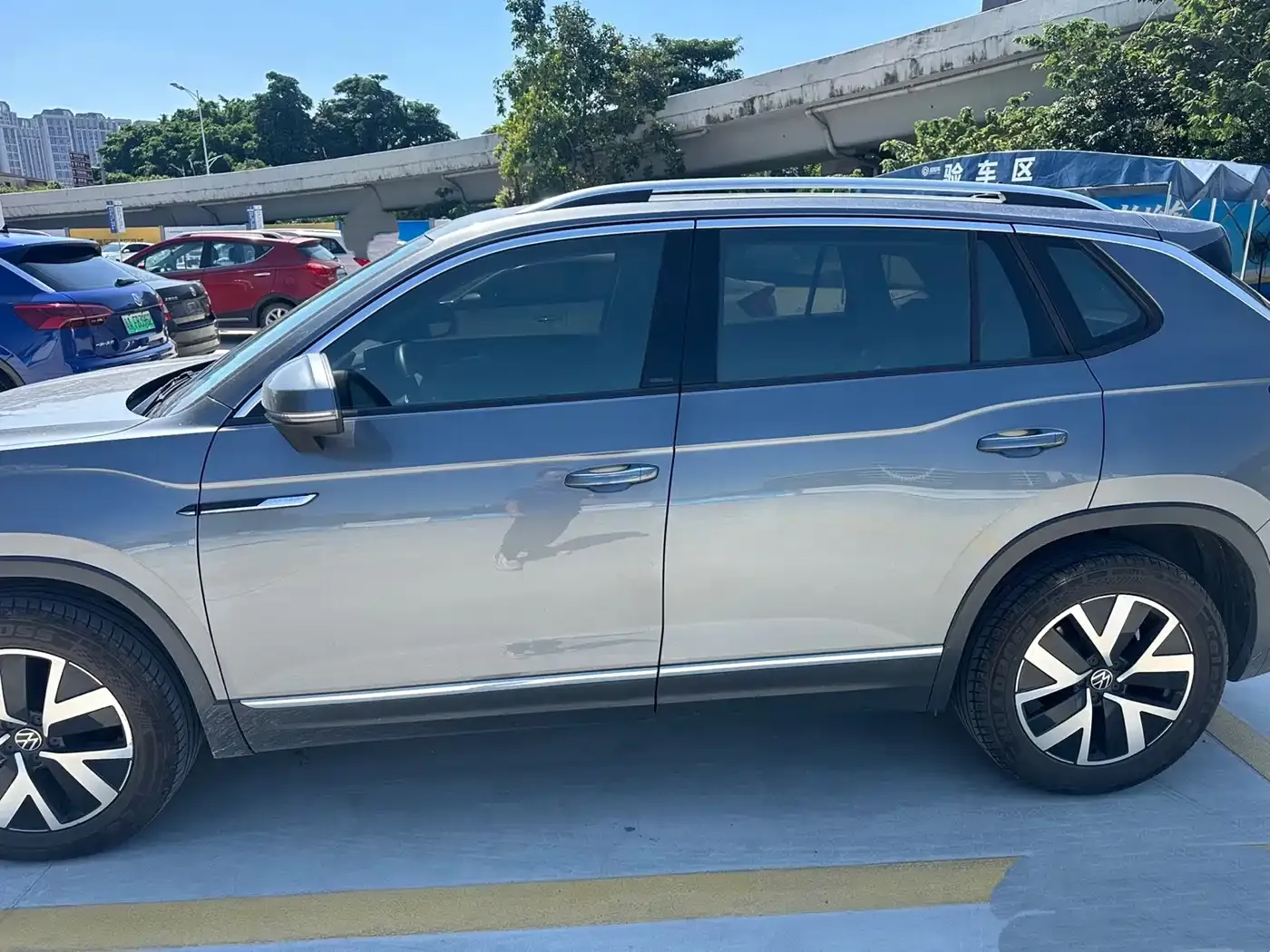 Volkswagen Tayron 280TSI 2WD Luxury Plus Advanced Edition 2023 — фото 3