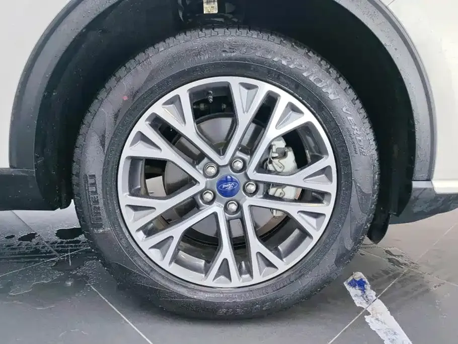 Ford Escape EcoBoost 245 2WD Premium Edition 2021 — фото 6