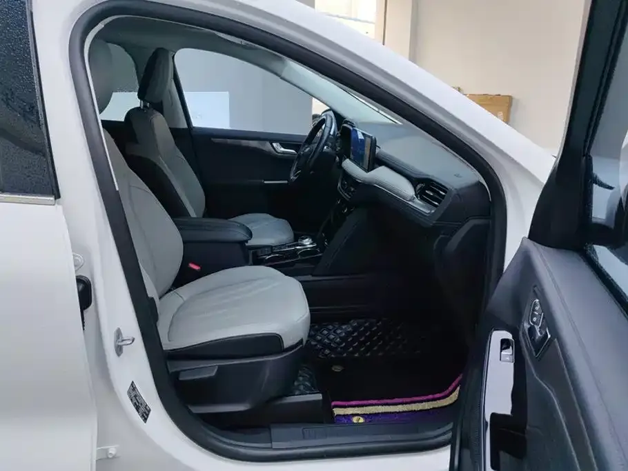 Ford Escape EcoBoost 245 2WD Premium Edition 2021 — фото 8